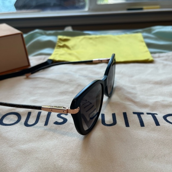 Louis Vuitton Black & Monogram Acetate Z0781W Charlotte Sunglasses - Picture 11 of 15